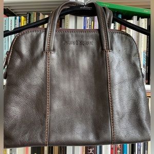 The Perfect Understated “Arm” Purse—